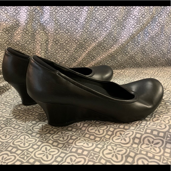 Predictions Comfort Sole Low Heel Wedge Pump Heel - Picture 1 of 6